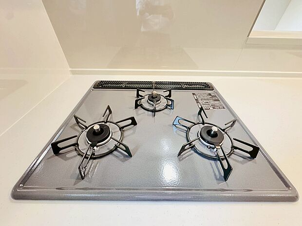 3口ガスコンロでお料理のスピードもUP 効率よくお料理ができますね