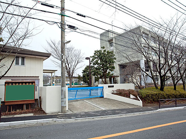 川崎市立白鳥中学校 距離約1600m
