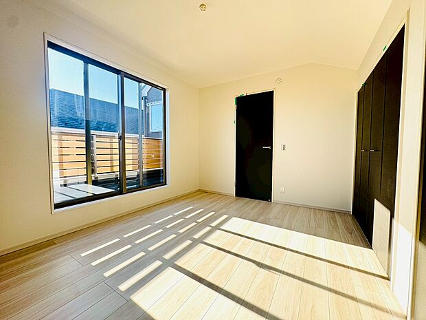 2面からの陽射しで、お部屋での生活を明るくしてくれます