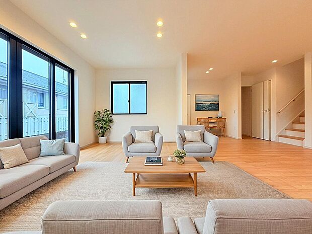 家具はCGで作成しており、実際に現地に家具は置かれておりません。また、価格に家具は含まれておりません。