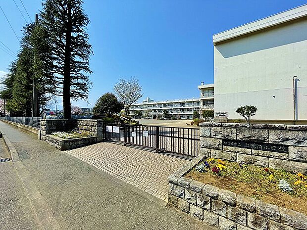 相模原市立上鶴間小学校　距離約570m