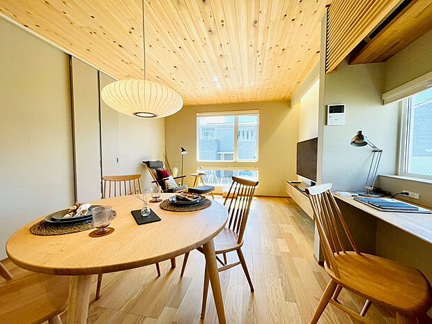 家族の集まるリビングダイニング