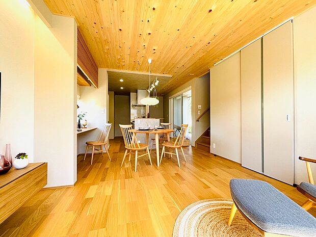 リビングは、お好みのインテリアで家族団らんの空間に