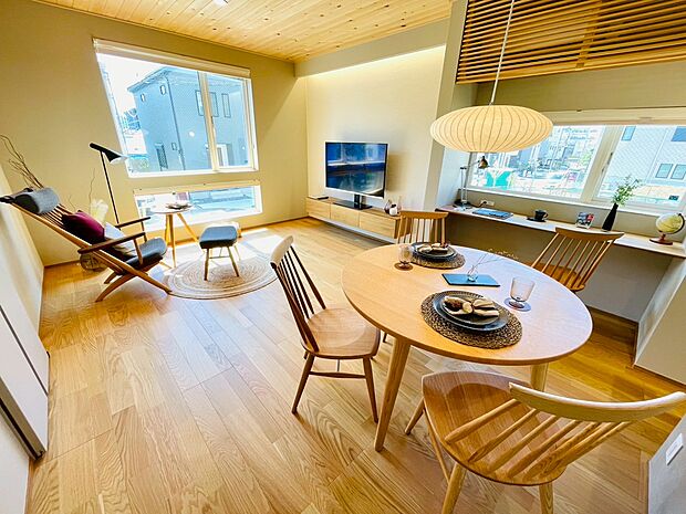 リビングは、お好みのインテリアで家族団らんの空間に