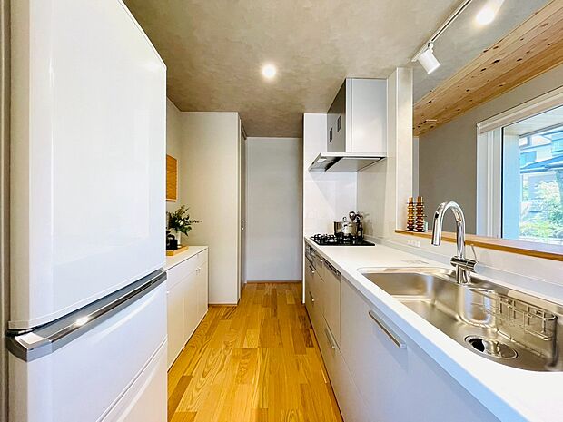 家事をしながら家族との会話も弾む対面キッチンを採用