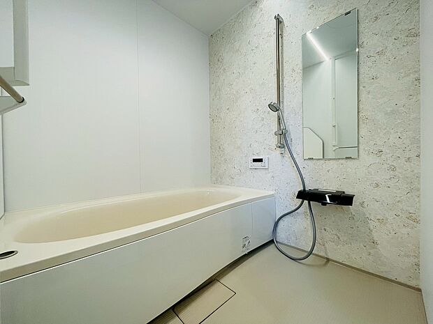 1坪サイズのバスルームは一日の疲れを癒す特別な空間に…