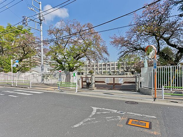 日野市立潤徳小学校　距離約1200m