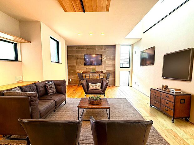 ※実際の室内写真をもとに、家具の配置例をCG合成しております