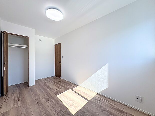 窓には高い断熱効果を持つペアガラスを全居室に使用