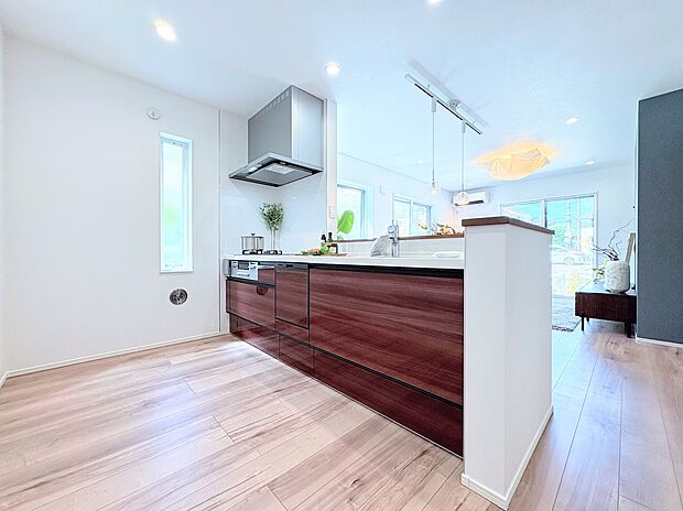 パントリー経由で回遊家事動線を採用したプラン