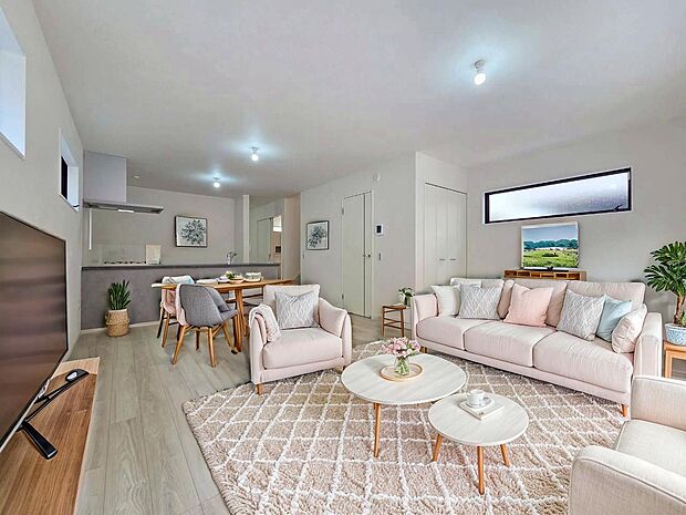 家具はCGで作成しており、実際に現地に家具は置かれておりません。また、価格に家具は含まれておりません。