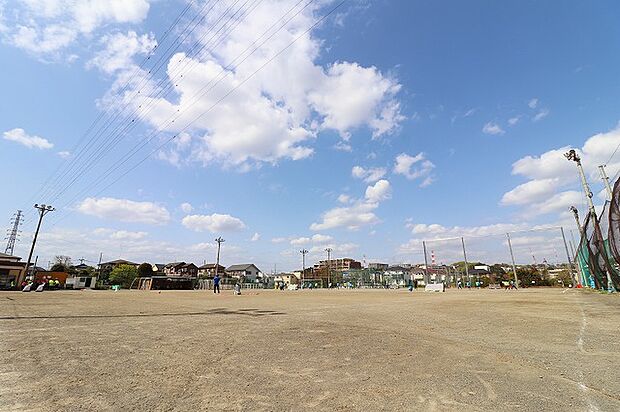 小山スポーツ広場　距離約220m