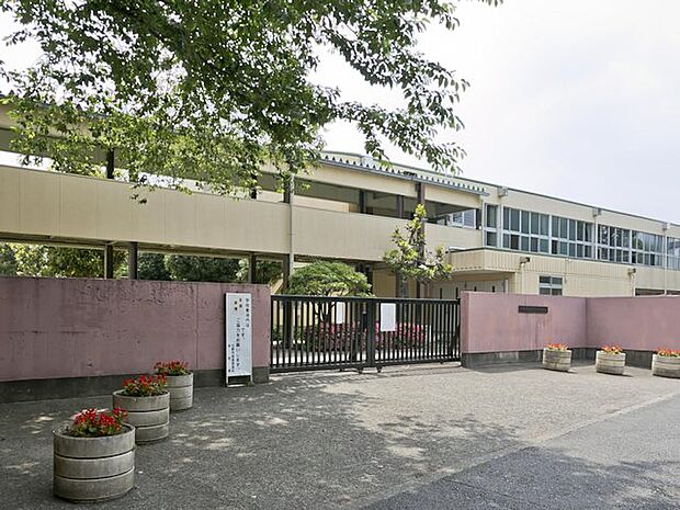 日野市立第四中学校 距離約1200m