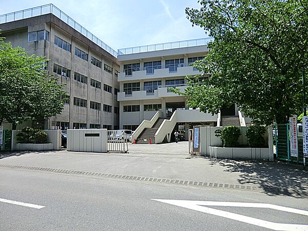 座間市立入谷小学校　距離約720m