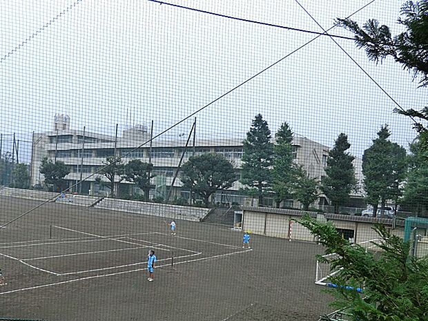 横浜市立六角橋中学校 距離約1720m