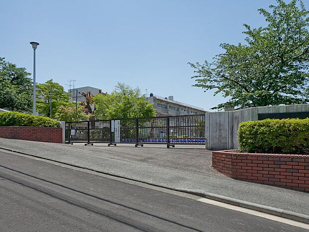 横浜市立あざみ野第二小学校 距離約350m