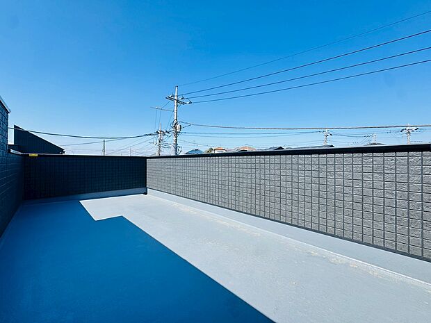 スカイバルコニーで洗濯物はもちろんガーデニングや家庭菜園などにも!