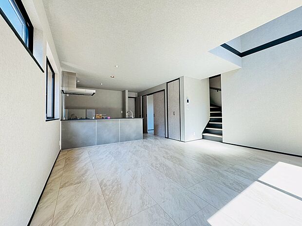 広がりのある空間、家族の集まるリビングダイニング