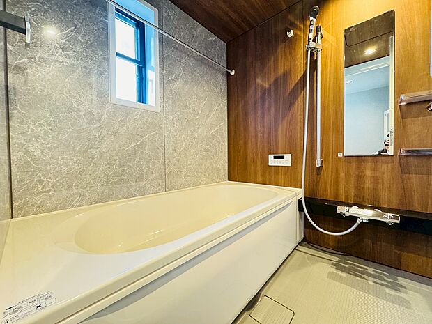 浴室暖房乾燥機を完備し、雨天時のお洗濯も安心の浴室設備