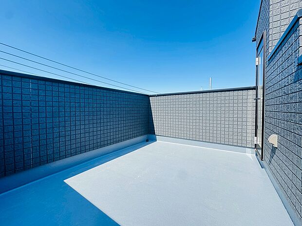 スカイバルコニーで洗濯物はもちろんガーデニングや家庭菜園などにも!