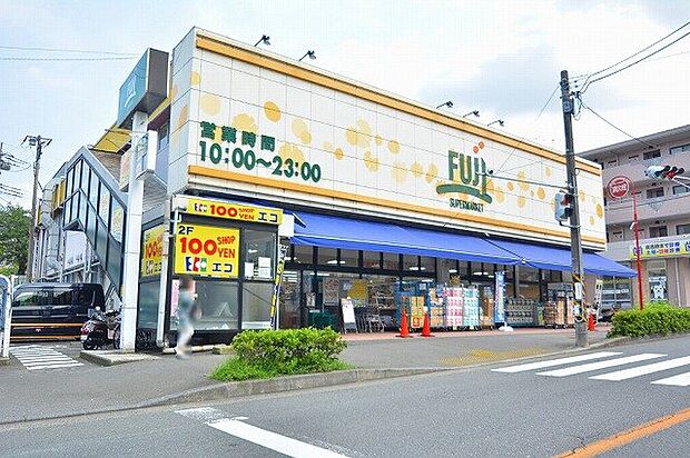 FUJI 南平台店 距離約400m