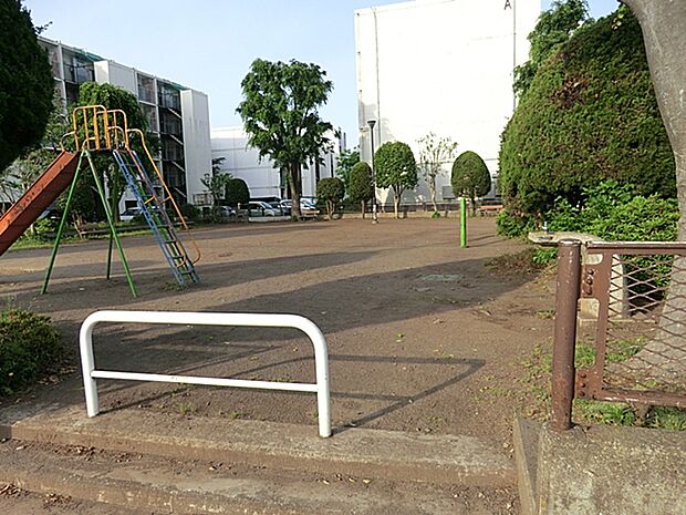 西内出公園 距離約700m