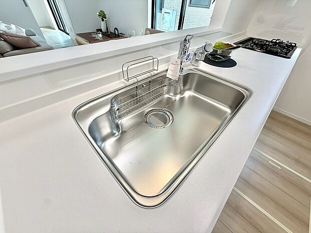キッチンで場所を取らない、一体型浄水器を完備