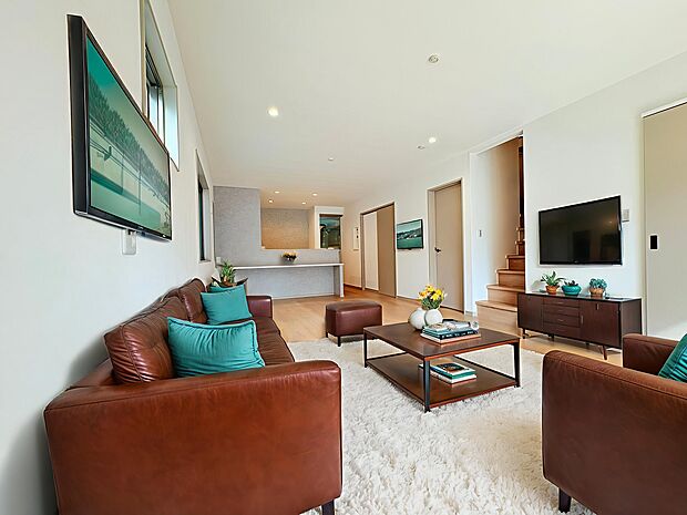 家具はCGで作成しており、実際に現地に家具は置かれておりません。また、価格に家具は含まれておりません。