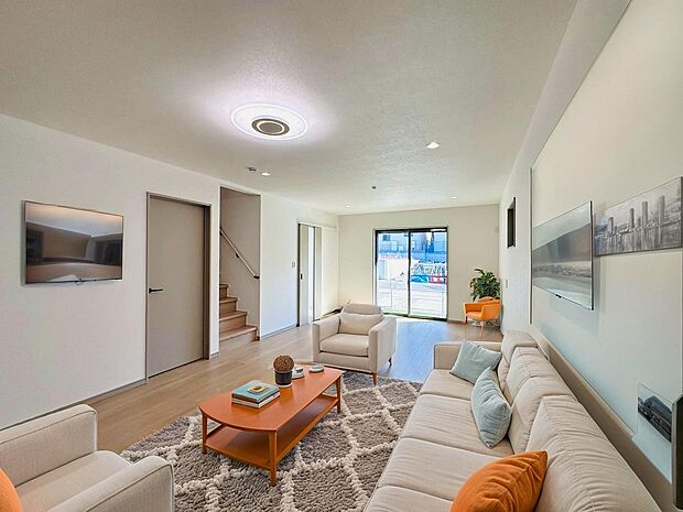 家具はCGで作成しており、実際に現地に家具は置かれておりません。また、価格に家具は含まれておりません。