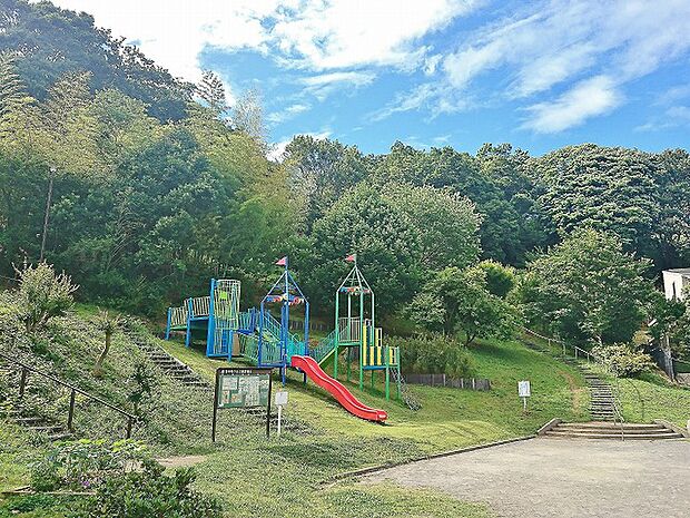 西寺尾の丘公園 距離約900m