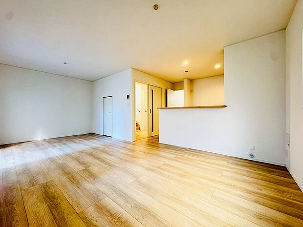 広がりのある空間、家族の集まるリビングダイニング