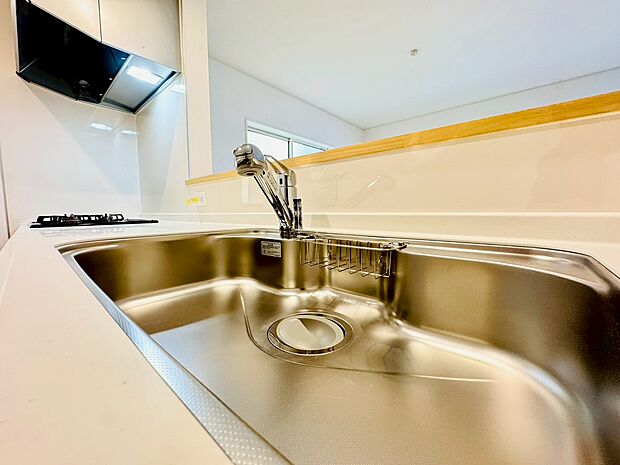 キッチンで場所を取らない、一体型浄水器を完備