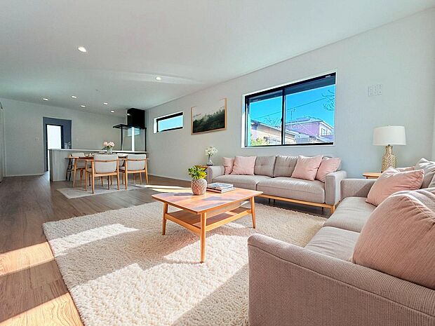 家具はCGで作成しており、実際に現地に家具は置かれておりません。また、価格に家具は含まれておりません。