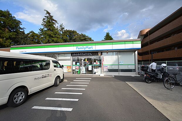 ファミリーマート　中央林間西六丁目店　距離約1300m