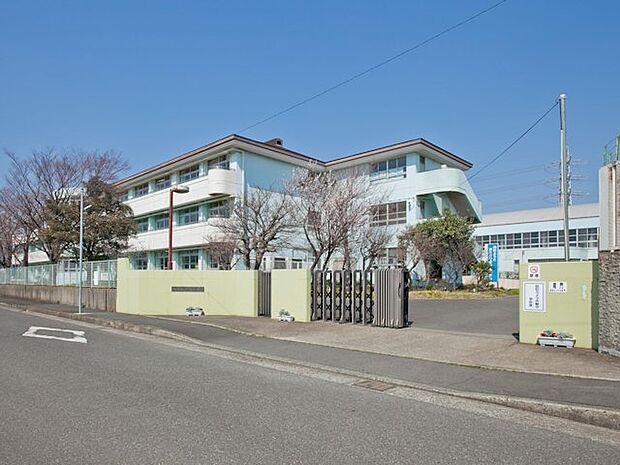 厚木市立戸田小学校 距離約1650m