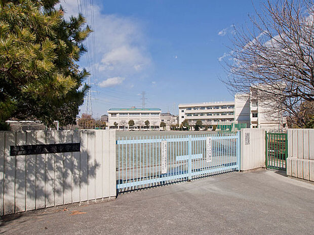 町田市立南成瀬中学校　距離約550m