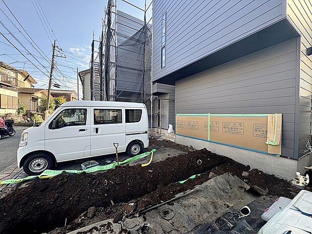 2台分可能なゆとりの敷地。1台の方でもお客様が来られた時に安心です