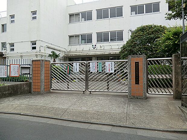 世田谷区立世田谷中学校　距離約365m