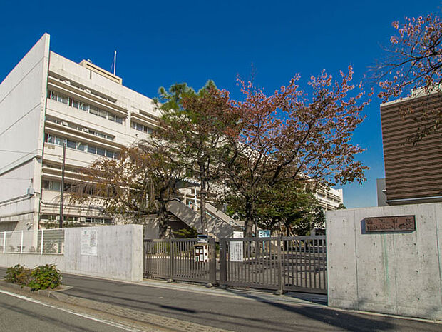 狛江市立狛江第二中学校　距離約850m