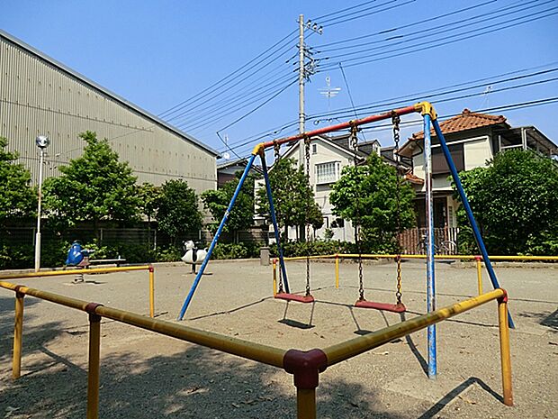 イルカ児童遊園　距離約500m