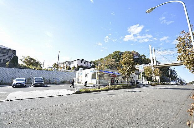 ローソン 町田金井三丁目店 距離約550m