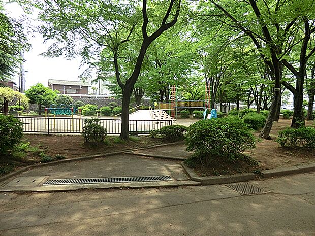 めじろ台南公園まで約500m