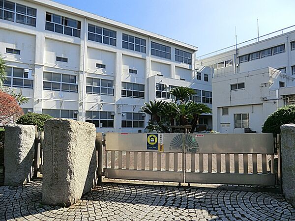 横浜市立高田東小学校　距離約850m