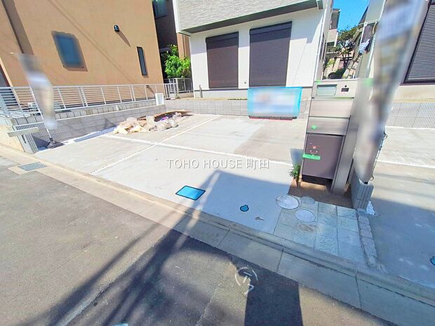 2台分可能なゆとりの敷地。1台の方でもお客様が来られた時に安心です