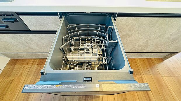 ビルトイン式食洗機を標準完備した、機能性に優れたシステムキッチン