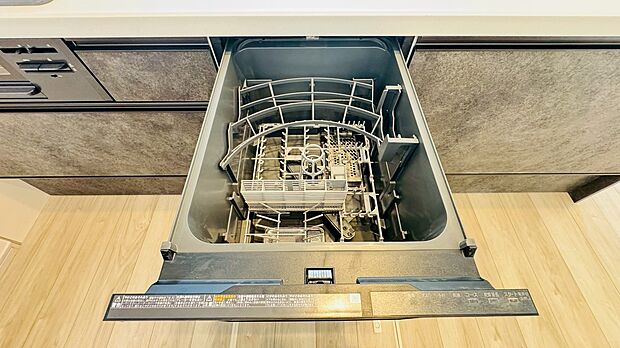 ビルトイン式食洗機を標準完備した、機能性に優れたシステムキッチン