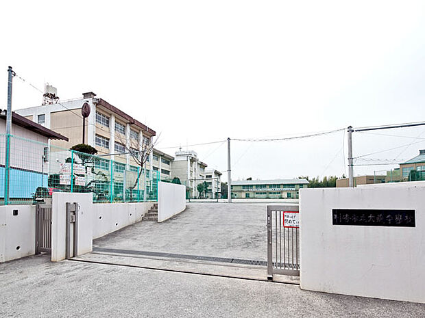 川崎市立犬蔵中学校まで約750m