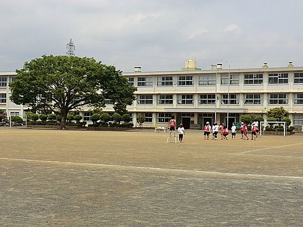 寒川町立旭小学校 距離約280m