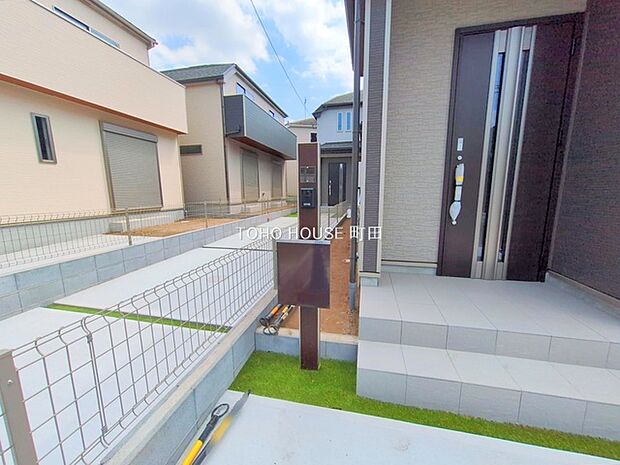 来客が一目でわかるTVモニター付きインターホン付き