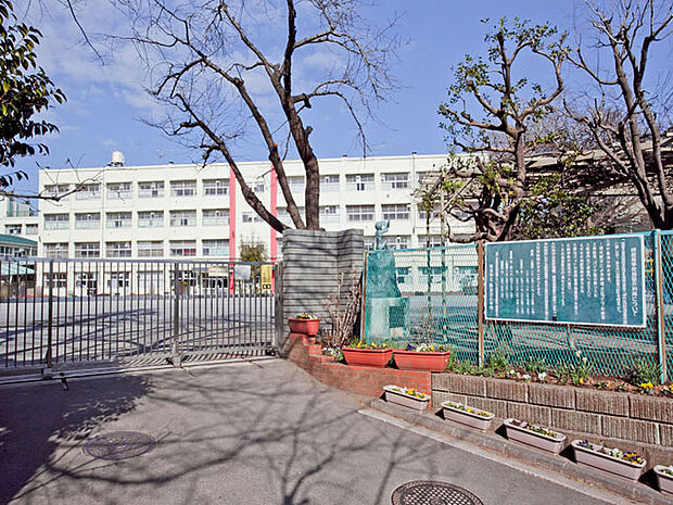 横浜市立長津田小学校　距離約650m